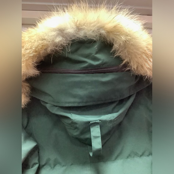 Canada Goose Coat Removable Coyote Fur - Picture 11 of 16